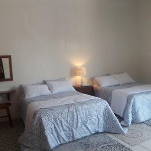 Habitación Estándar con 2 Camas Individuales